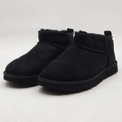 Paar schoenen, maat 37, UGG, 1116109 – kavel bij Domeinen Roerende Zaken, Groningen