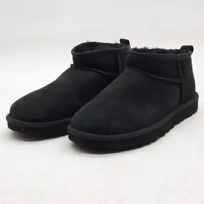 Paar schoenen, maat 37, UGG, 1116109 – kavel bij Domeinen Roerende Zaken, Groningen