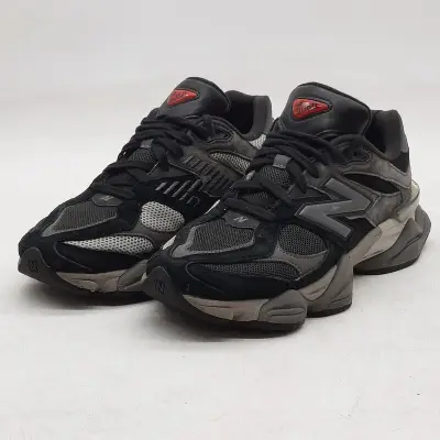 Paar sneakers, maat 41,5, New Balance, U9060BLK – kavel bij Domeinen Roerende Zaken, Groningen