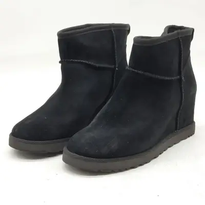 Paar schoenen, maat 38, UGG, 1104609 – kavel bij Domeinen Roerende Zaken, Groningen