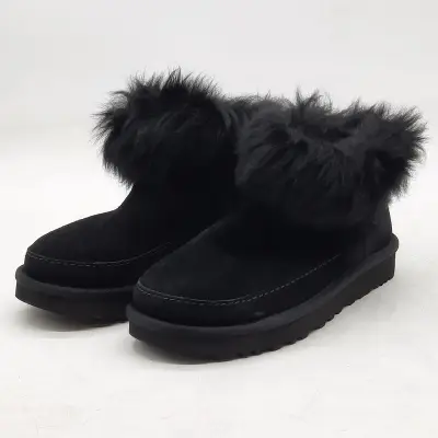 Paar schoenen, maat 37, UGG, 1173832 – kavel bij Domeinen Roerende Zaken, Groningen