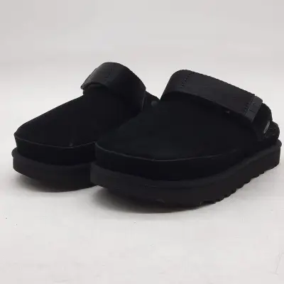Paar schoenen, maat 37, UGG, 1138252 – kavel bij Domeinen Roerende Zaken, Groningen