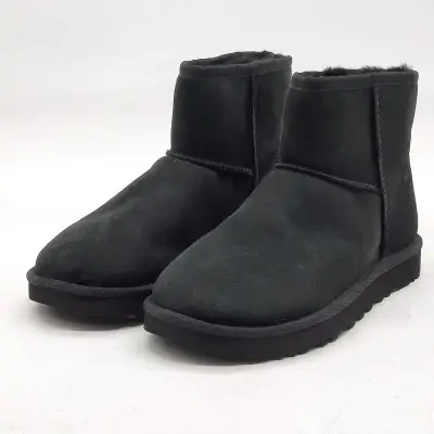 Paar schoenen, maat 37, UGG, 1016222 – kavel bij Domeinen Roerende Zaken, Groningen