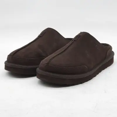 Paar pantoffels, maat 42, UGG, 1166761 – kavel bij Domeinen Roerende Zaken, Groningen