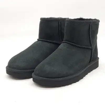 Paar schoenen, maat 37, UGG, 1016222 – kavel bij Domeinen Roerende Zaken, Groningen