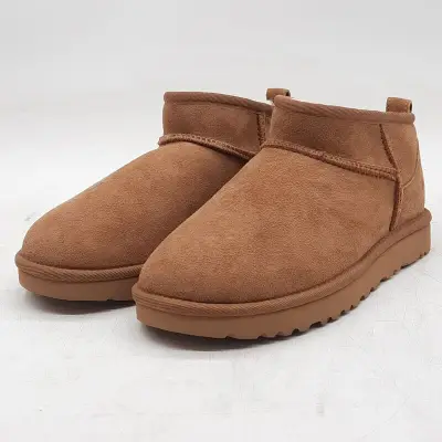 Paar schoenen, maat 37, UGG, 1116109 – kavel bij Domeinen Roerende Zaken, Groningen