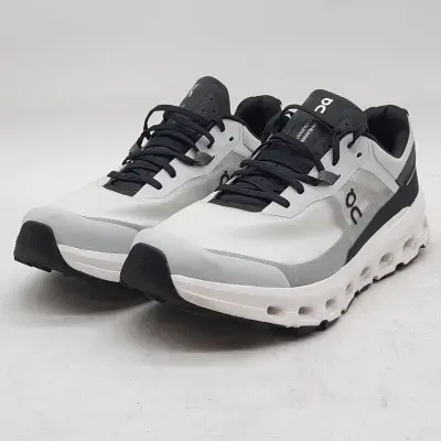 Paar hardloopschoenen, maat 44, On, 3ME30110818 – kavel bij Domeinen Roerende Zaken, Groningen