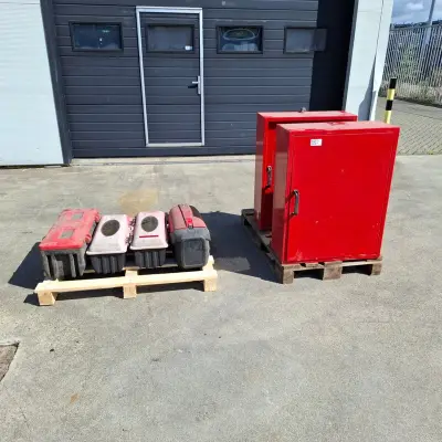 2x BHV kast en 4x brandblusser box – kavel bij Onlineveilingmeester, Heerenveen