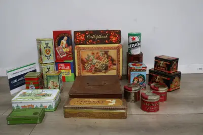 Verzameling brocante blikken – kavel bij GSD Auctions, Zoeterwoude