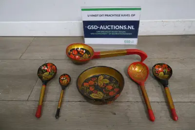 Set houten lepels in traditionele Khokhloma-stijl – kavel bij GSD Auctions, Zoeterwoude