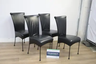 Set van 4 zwarte design eetkamerstoelen – kavel bij GSD Auctions, Zoeterwoude
