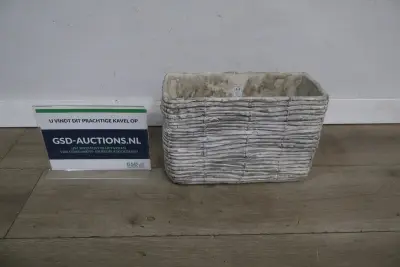 Bloembakk met Riet structuur – kavel bij GSD Auctions, Zoeterwoude