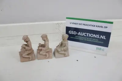 Set van drie decoratieve beeldjes – kavel bij GSD Auctions, Zoeterwoude