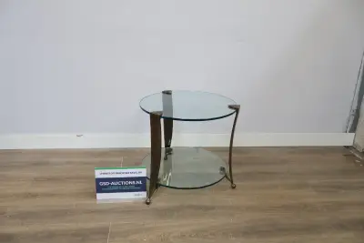 Ronde bijzettafel met glazen bladen en messing frame – kavel bij GSD Auctions, Zoeterwoude