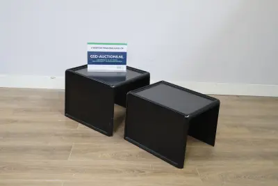 Set van 2 zwarte metalen bijzettafels – kavel bij GSD Auctions, Zoeterwoude