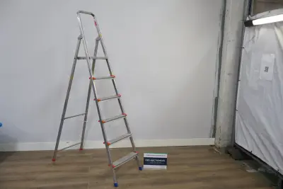 Aluminium vouwladder 6 treden – kavel bij GSD Auctions, Zoeterwoude