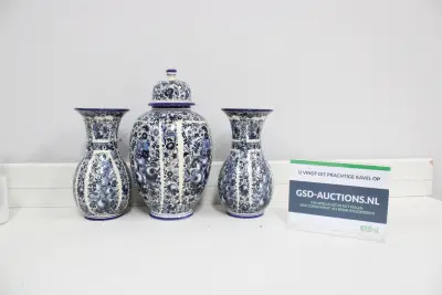 Delftse Kaststel - Set van 3 Vazen – kavel bij GSD Auctions, Zoeterwoude