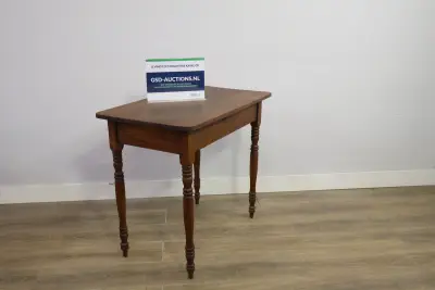 Antieke Houten Bijzettafel – kavel bij GSD Auctions, Zoeterwoude