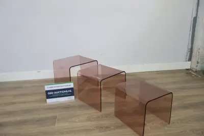 Set van 3 acryl bijzettafels - Nesting tables – kavel bij GSD Auctions, Zoeterwoude