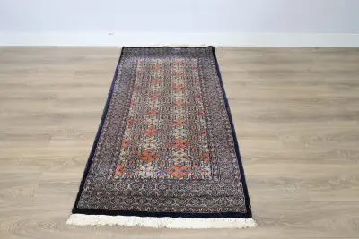 Traditioneel oosters vloerkleed met patroon – kavel bij GSD Auctions, Zoeterwoude