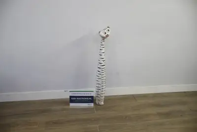 Houten langgerekte kattenbeeldje – kavel bij GSD Auctions, Zoeterwoude
