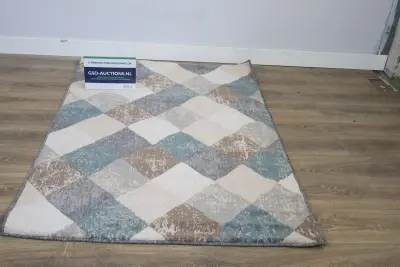 Vloerkleed met ruitpatroon – kavel bij GSD Auctions, Zoeterwoude