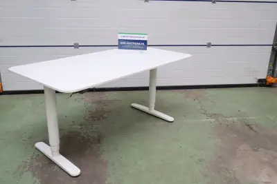 Wit houten bureau – kavel bij GSD Auctions, Zoeterwoude