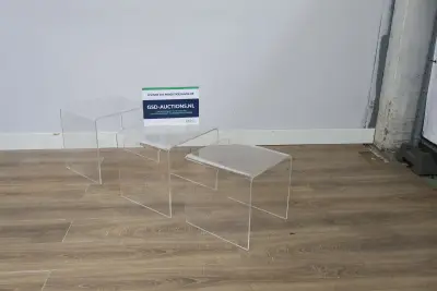 Transparante plexiglas bijzettafels set van drie – kavel bij GSD Auctions, Zoeterwoude