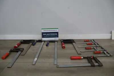 Set bankschroeven met rode en blauwe handgrepen – kavel bij GSD Auctions, Zoeterwoude
