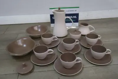 Compleet servies met koffiekannen en kopjes – kavel bij GSD Auctions, Zoeterwoude