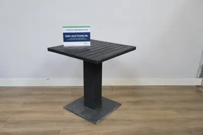 Zwart vierkant tuintafeltje – kavel bij GSD Auctions, Zoeterwoude
