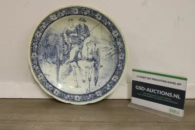 Decoratief blauw-wit bord met paard en koetsiers – kavel bij GSD Auctions, Zoeterwoude