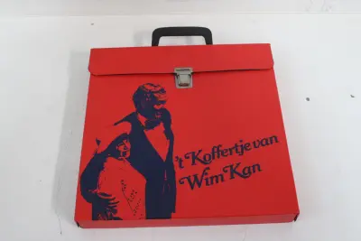 't Koffertje van Wim Kan metalen koffertje – kavel bij GSD Auctions, Zoeterwoude