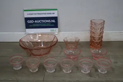 Set roze glazen en schaal – kavel bij GSD Auctions, Zoeterwoude