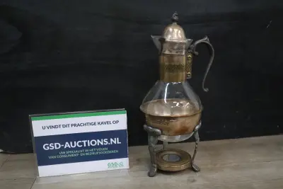 Vintage glazen karaf met metalen houder en deksel – kavel bij GSD Auctions, Zoeterwoude