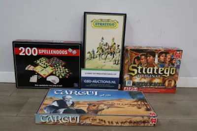Stratego Original en Targui bordspellen met 200 spellendoos – kavel bij GSD Auctions, Zoeterwoude
