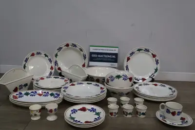 Serviesset met bloemmotief – kavel bij GSD Auctions, Zoeterwoude