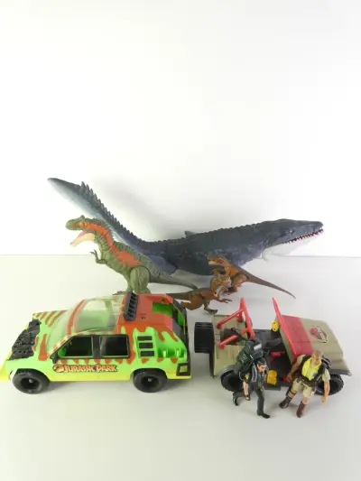 Jurassic Park speelgoedset met voertuigen, dinosaurussen en figuren - 1993 – kavel bij De Kringwinkel, Heverlee