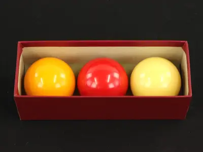 Super Aramith Tournament Carambole / Driebanden Ballenset (61,5 mm) – kavel bij De Kringwinkel, Antwerpen