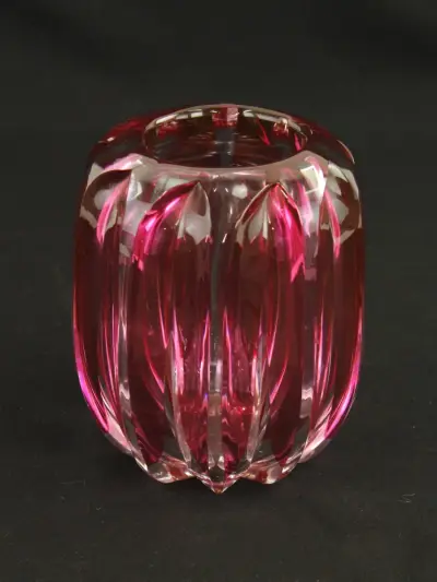 Val Saint Lambert roze vaas in geslepen glas model Zinia 1926 Joseph Simon – kavel bij De Kringwinkel, Antwerpen