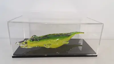 Murano stijl glazen krokodil in acryl box – kavel bij De Kringwinkel, Turnhout