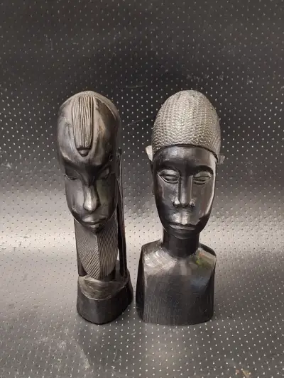 Set van 2 Afrikaanse Makonde bustes van massief ebbenhout – kavel bij De Kringwinkel, Gent