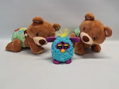 Set van 1 vintage Hasbro Furby Boom interactieve knuffel en 2 VTech Kruip en Leer Babyberen – kavel bij De Kringwinkel, Gent
