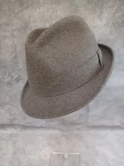 Vintage Cambiaghi vilten hoed – kavel bij De Kringwinkel, Gent