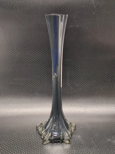 Hand gemaakte solifleur vaas door JM Glass Portugal met zespuntige stervoet – kavel bij De Kringwinkel, Gent