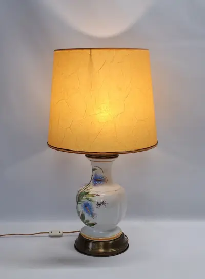 Vintage handbeschilderde keramische tafellamp ‘Margi’ - floraal decor & messing voet – kavel bij De Kringwinkel, Gent