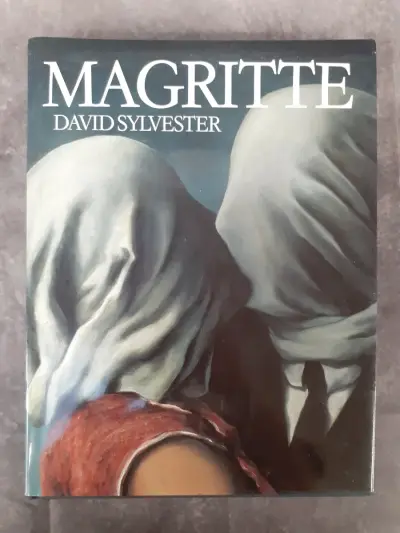Boek: Magritte – kavel bij De Kringwinkel, Gent