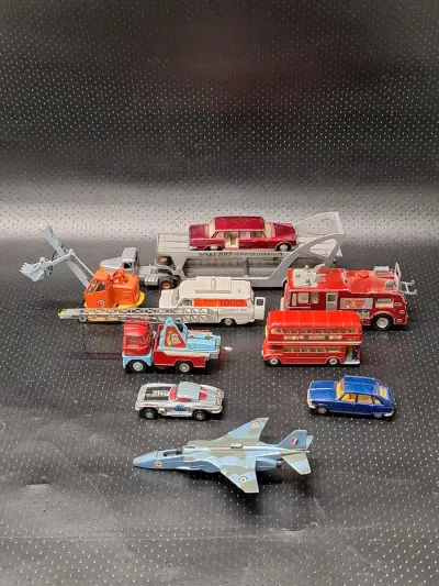 Lot van 10 authentieke Dinky Toys en Corgi Toys voertuigen - jaren '60/'70 – kavel bij De Kringwinkel, Gent