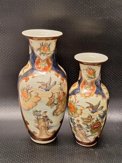 Set van 2 Vintage Chinese Satsuma-Stijl Porseleinen Vazen - Vogels & Pioenrozen (Zhongguo Zhizao) – kavel bij De Kringwinkel, Gent