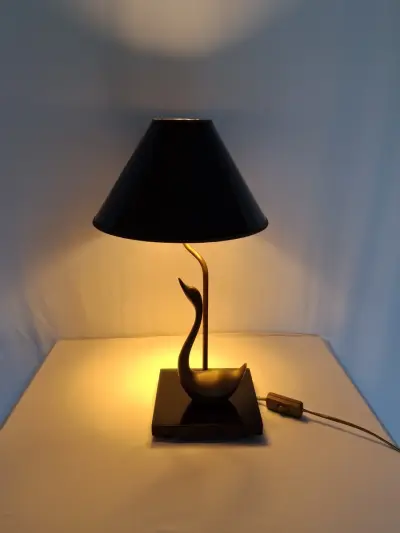 Vintage tafellamp met zwaanvormige voet en zwarte lampenkap – kavel bij De Kringwinkel, Geraardsbergen